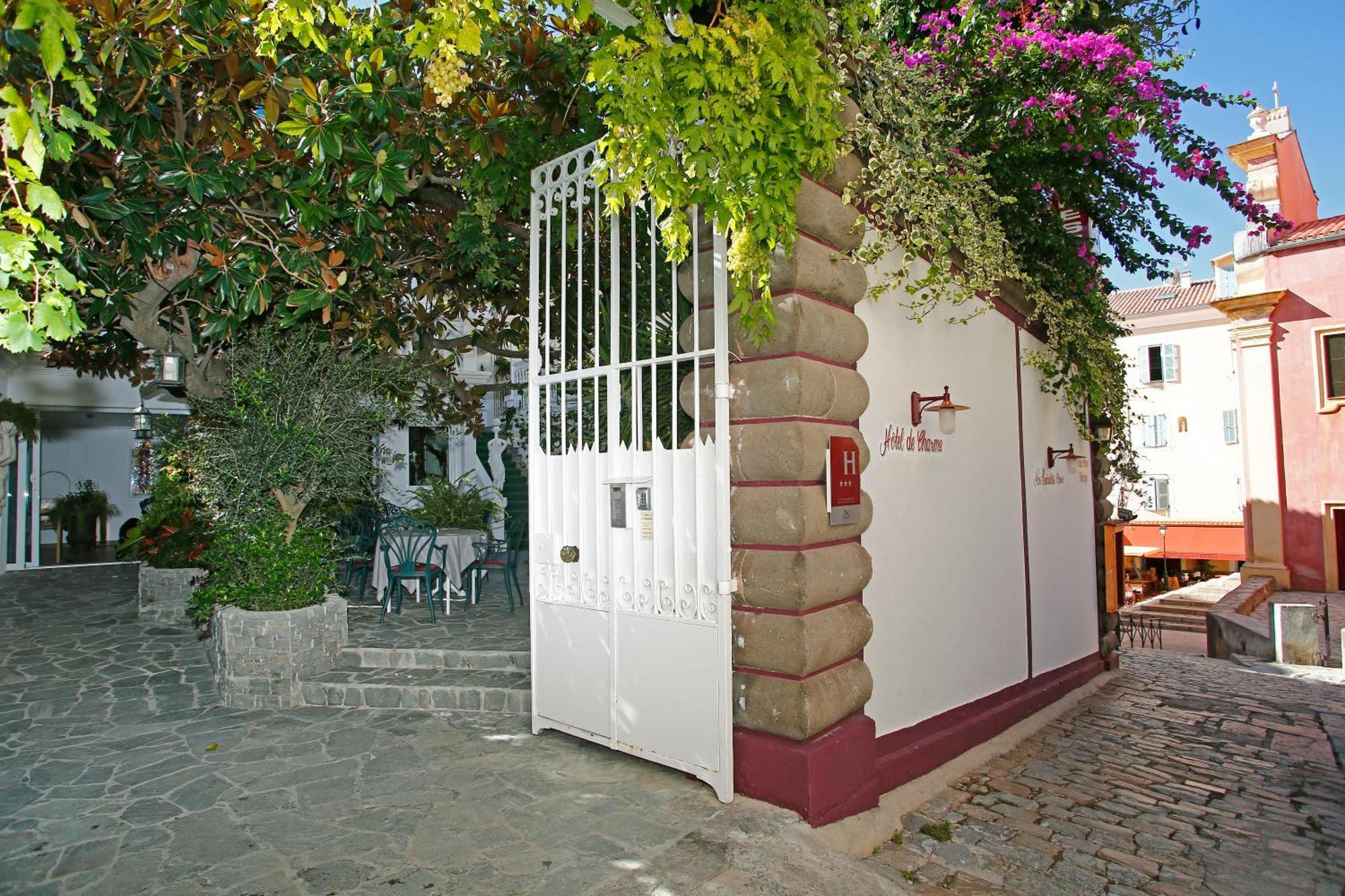 Le Magnolia Hotel Calvi  Kültér fotó